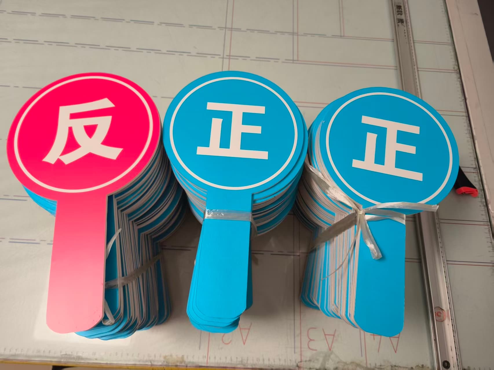 手举牌 案例图片 2